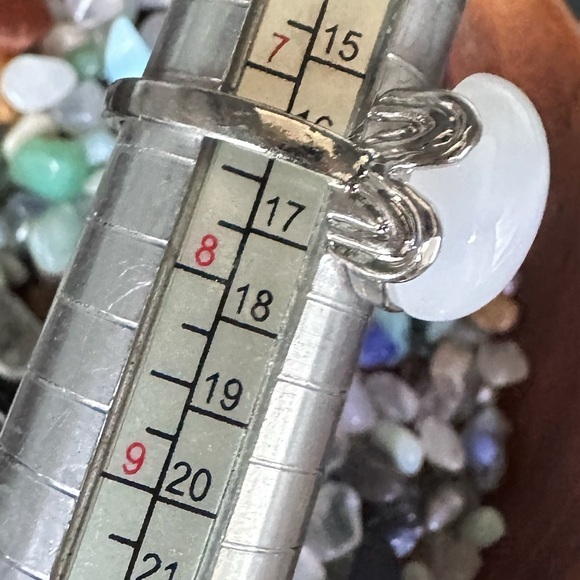 Silver and White jade Stone Ring - Picture 2 of 2